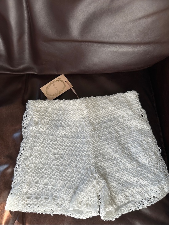 Toi et Moi Pants - NWT Toi et Moi White Knit Crochet Stretch Shorts